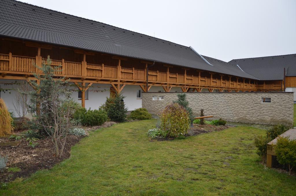 Hotel Statek 3 - Wellness & Spa Hluboká nad Vltavou Exterior foto