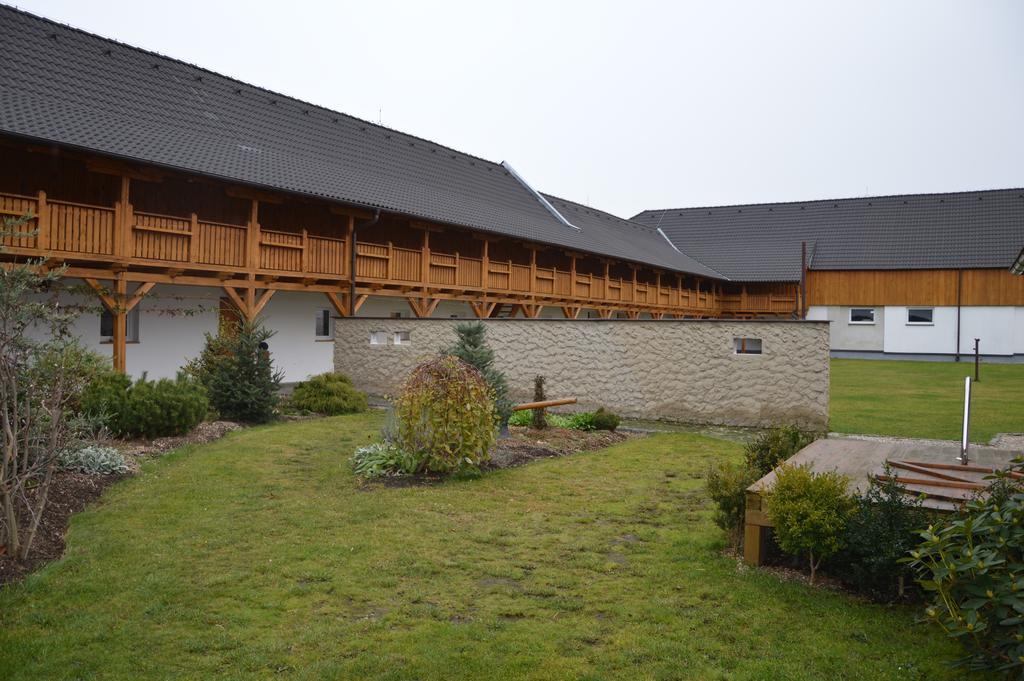 Hotel Statek 3 - Wellness & Spa Hluboká nad Vltavou Exterior foto