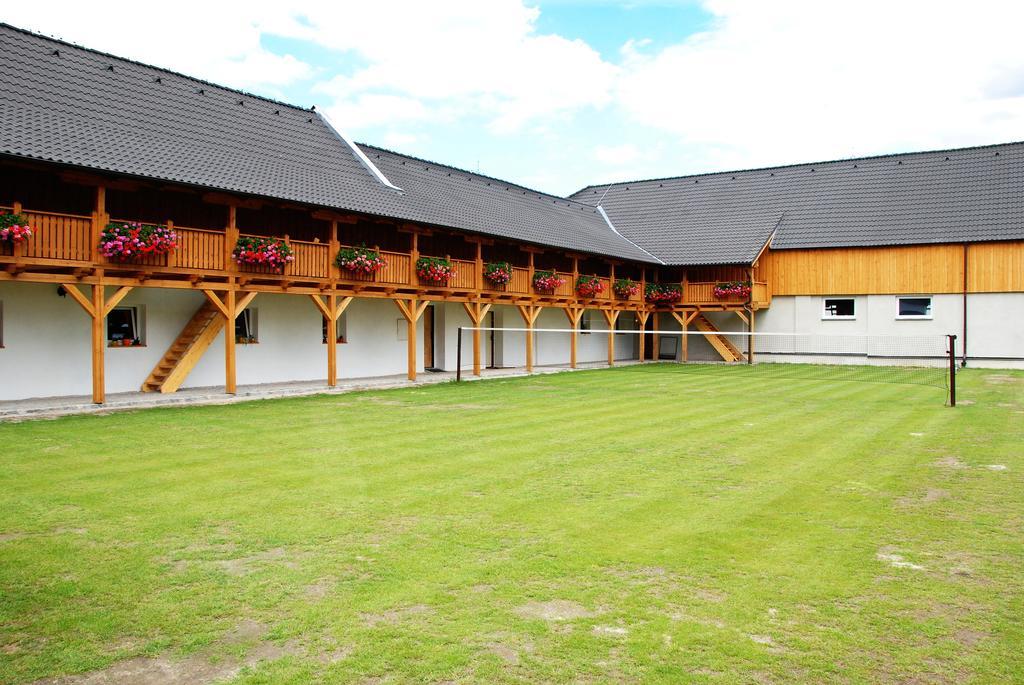 Hotel Statek 3 - Wellness & Spa Hluboká nad Vltavou Exterior foto